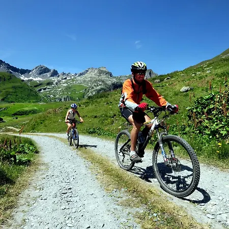 Novecento Romantic - Estella Collection & Experience